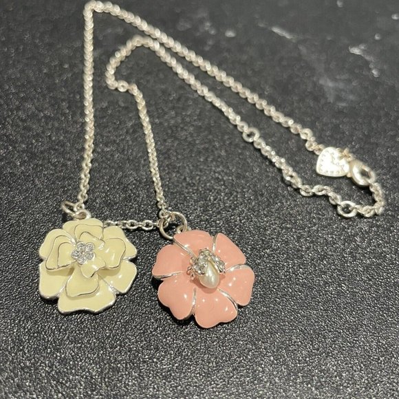Stella & Dot Charm Necklace With 2 Enamel Flowers - Picture 4 of 5
